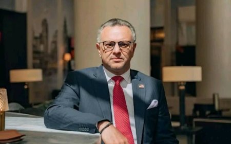 RDC : le Conseiller principal de Donald Trump pour l'Afrique séjourne à Kinshasa pour une mission de paix et d'investissement