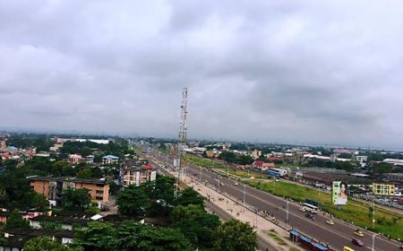 Kinshasa : 209 sacs de treillis militaires découverts à la 9e rue Limete 