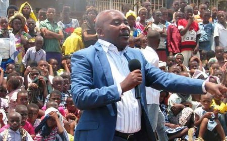 Recherché pour falsification pharmaceutique, le prophète Jules Mulindwa interdit de quitter Kinshasa