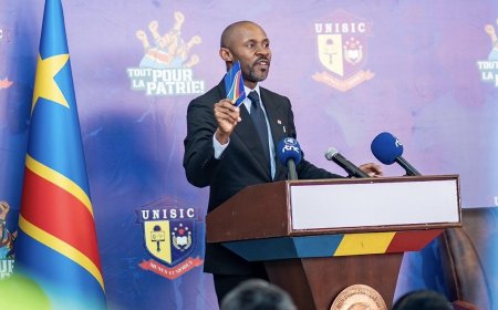 Kinshasa : Patrick Muyaya sensibilise les étudiants de l’UNISIC sur le processus de paix