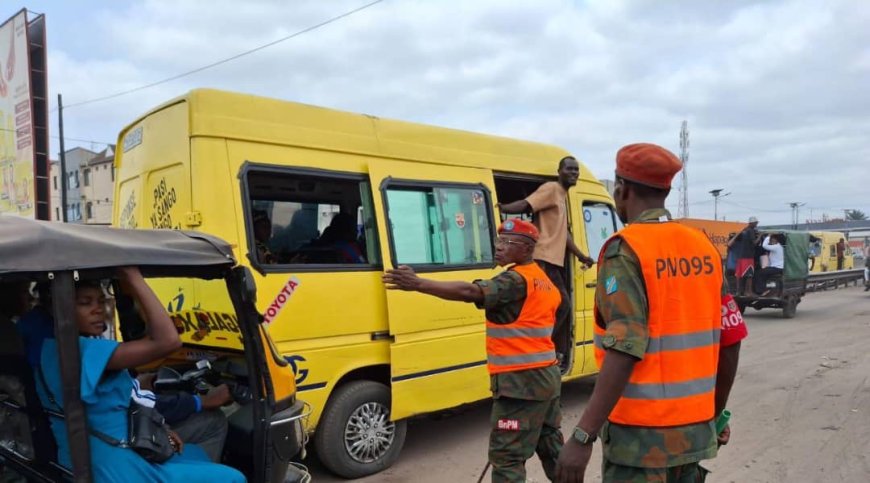 Kinshasa - Lutte contre les embouteillages: les FARDC déployés sur plusieurs artères pour fluidifier la circulation ce lundi 