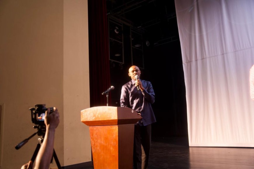 Patrick Muyaya salue « Muganga », un film poignant sur le combat du Dr Denis Mukwege