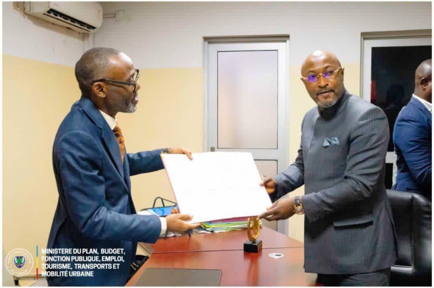 Kinshasa met des bus Transco gratuits pour les fêtes de fin d'année de 22 heures à 4 heures