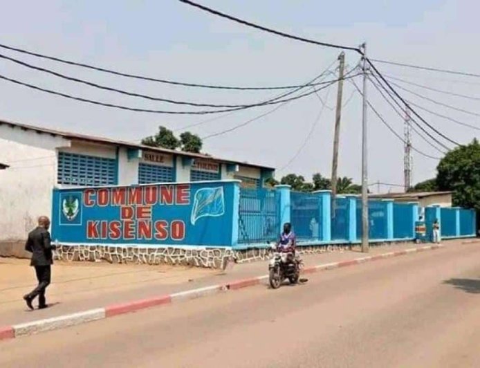 Kinshasa : un congolais refoulé d’Europe arrêté pour le meurtre présumé de sa mère à Kisenso, après une dispute autour de 10.000 USD