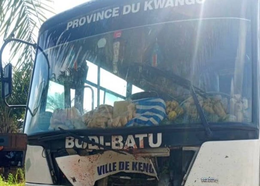 Kwango : 3 morts dans une collision entre un bus et une moto sur la RN1