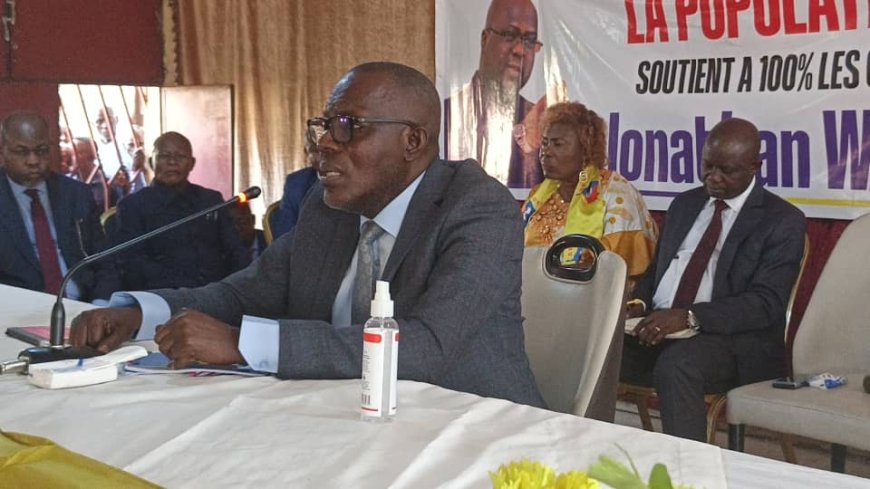 RDC : autour de Jonatan Biasoluka Wata, notables et population identifient la division entre politiciens parmi les causes du sous-développement du Kwango