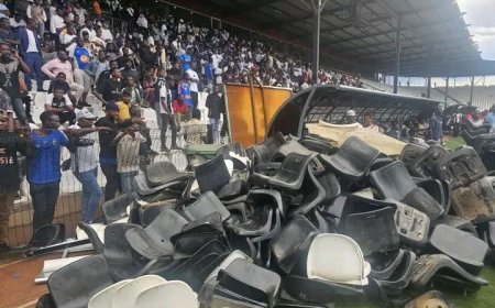 Linafoot : gaz lacrymogène, chaises cassées, le derby lushois interrompu à la pause suite aux échauffourées entre supporters