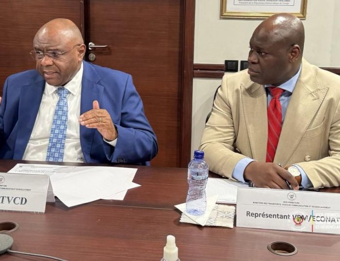 Grève des transporteurs à Kinshasa : le gouvernement et les chauffeurs conviennent de poursuivre les discussions en commission