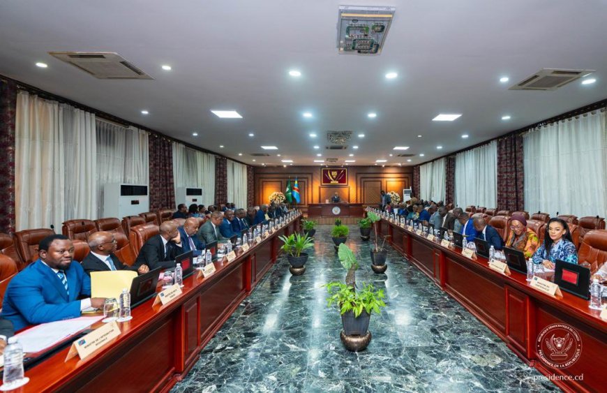 Kidnapping à Kinshasa : le gouvernement envisage l’interdiction de vente des cartes SIM préenregistrées