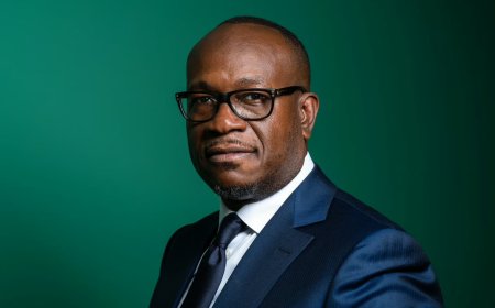 RDC : Delly Sesanga appelle les démocrates à faire obstacle à la « dérive » de Tshisekedi