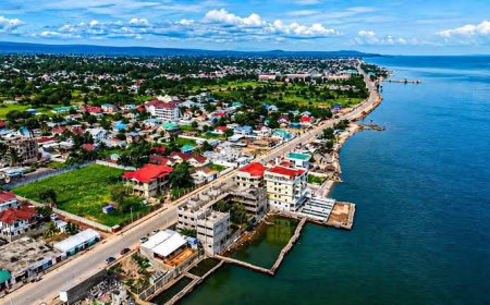 Kalemie : le maire David Mukeba exhorte les habitants des grandes artères à repeindre leurs maisons « en bleu-blanc » avant l’arrivée de Tshisekedi