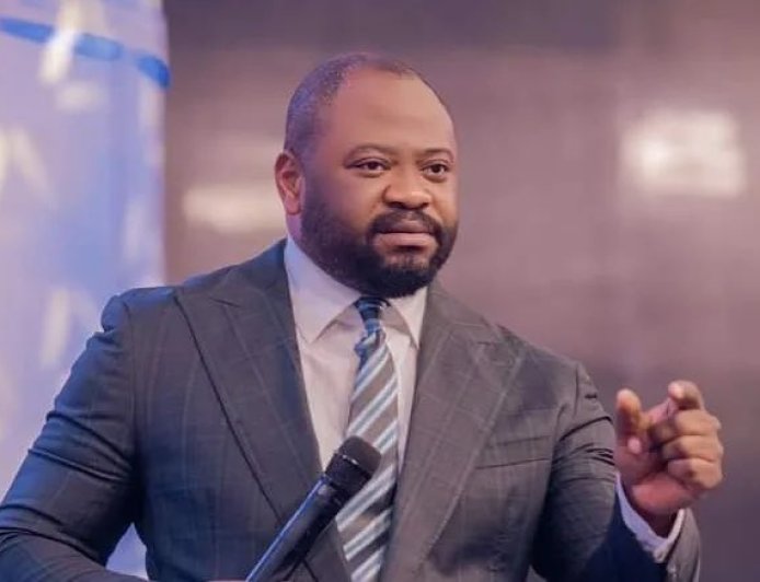 Changement de la Constitution : Moïse Mbiye tacle les pasteurs membres du « camp des lépreux »