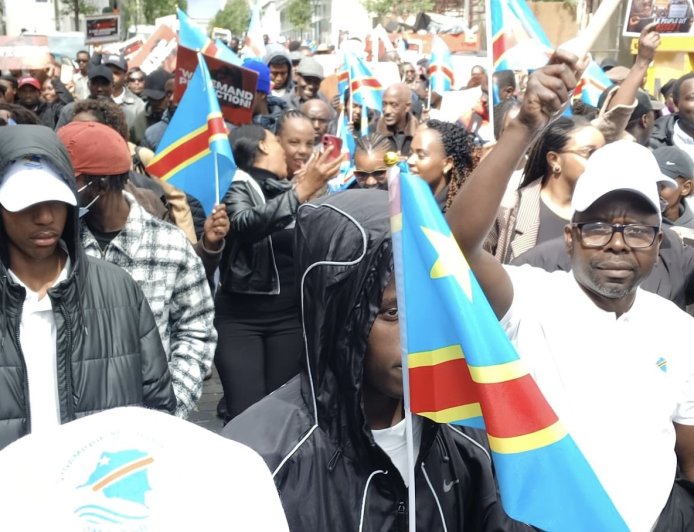 Belgique : des congolais de la diaspora manifestent devant les bâtiments de l’Union européenne contre la gestion de Félix Tshisekedi