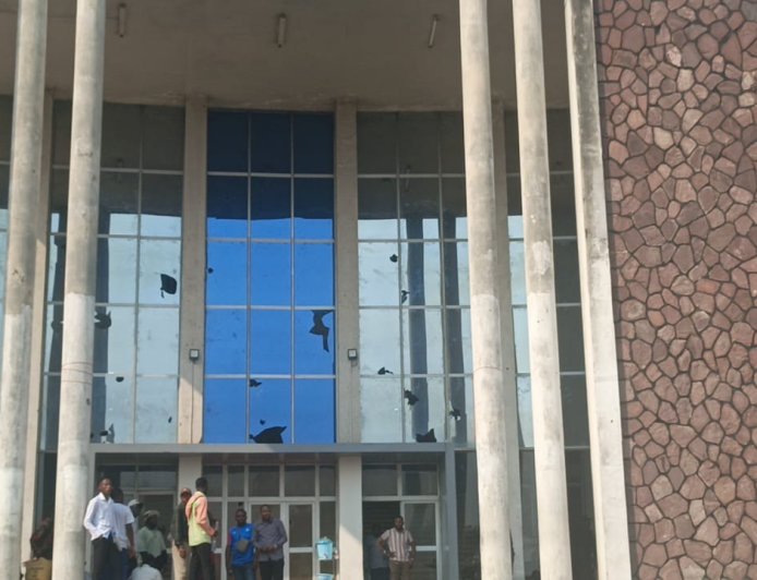 UNIKIN : plusieurs infrastructures vandalisées après des élections estudiantines « truquées »