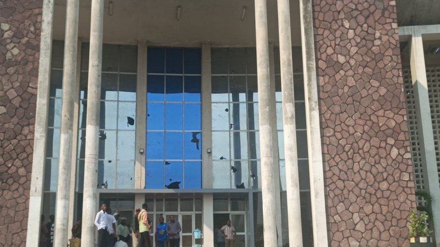 UNIKIN : plusieurs infrastructures vandalisées après des élections estudiantines « truquées »