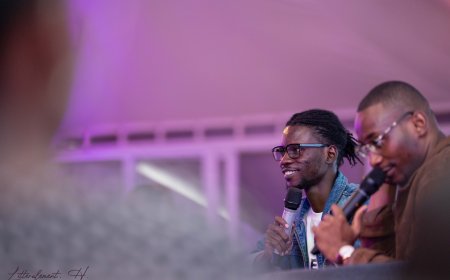 Étreinte Expérience : Holson Mpangala transforme le vernissage de son recueil en thérapie collective
