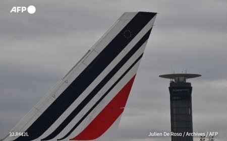 Ebola en France : la liste des passagers ayant partagé le vol avec le patient atteint « en cours d'identification »
