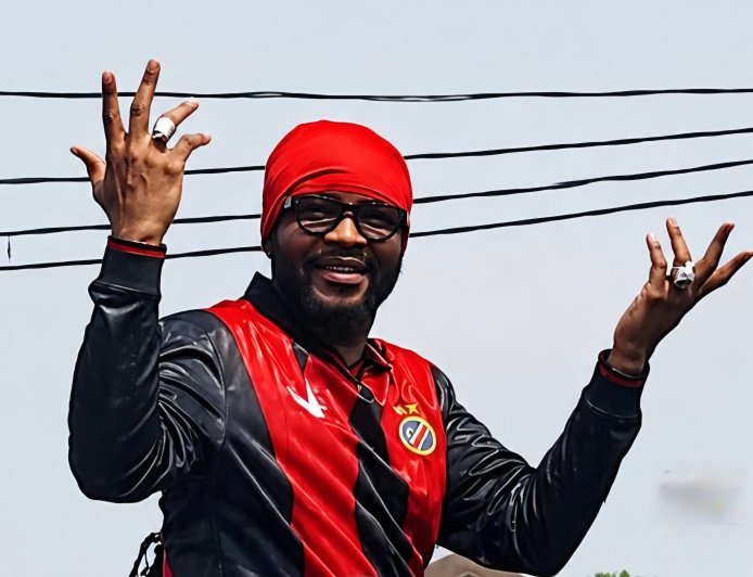 Kinshasa : le retour « triomphal » de Fally Ipupa après son double Stade de France