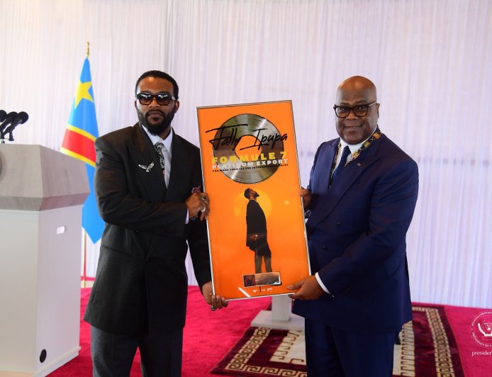 Félix Tshisekedi décore l’artiste Fally Ipupa pour son rayonnement à l’échelle internationale