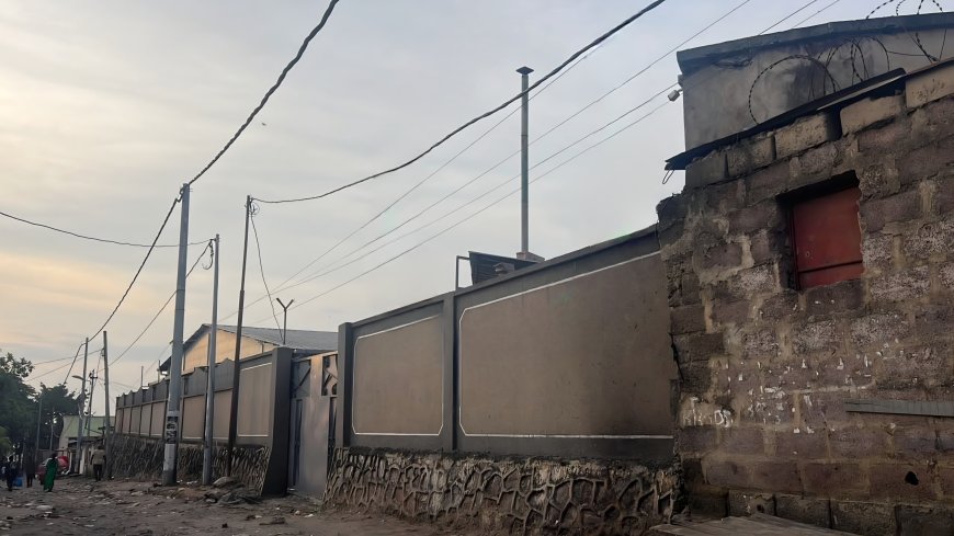 Kinshasa : des habitants du quartier résidentiel Kimpe-Binza Delvaux s'inquiètent des émissions de fumée observées à la morgue Kiozi