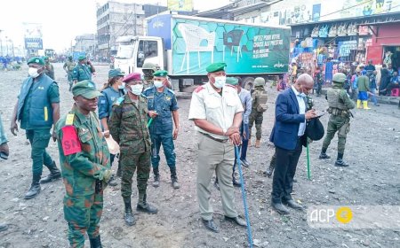 Le lieutenant-général Kabwik aux bâtisseurs : « Vous n’avez pas pour mission d’arrêter les gens. Votre mission, c’est l’assainissement de la ville »