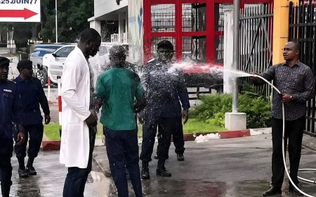 Kinshasa : un officier de la PNC interpellé pour avoir aspergé des médecins en pleine manifestation 