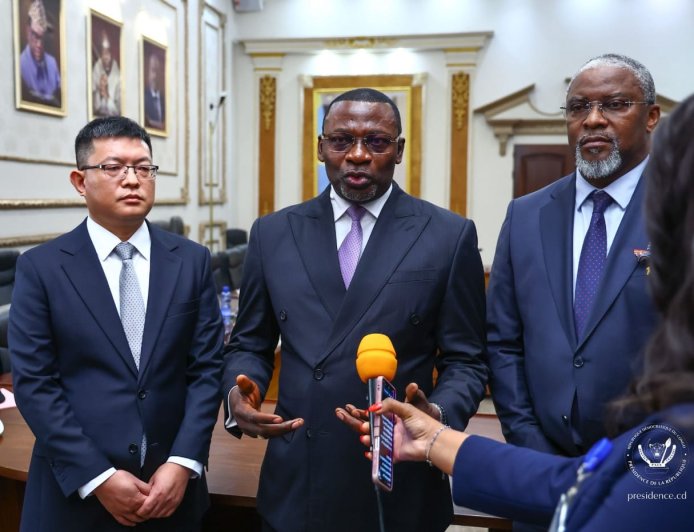 RDC : réunion d'évaluation du contrat sino-congolais autour d'Anthony Nkinzo, directeur de cabinet du Chef de l’État