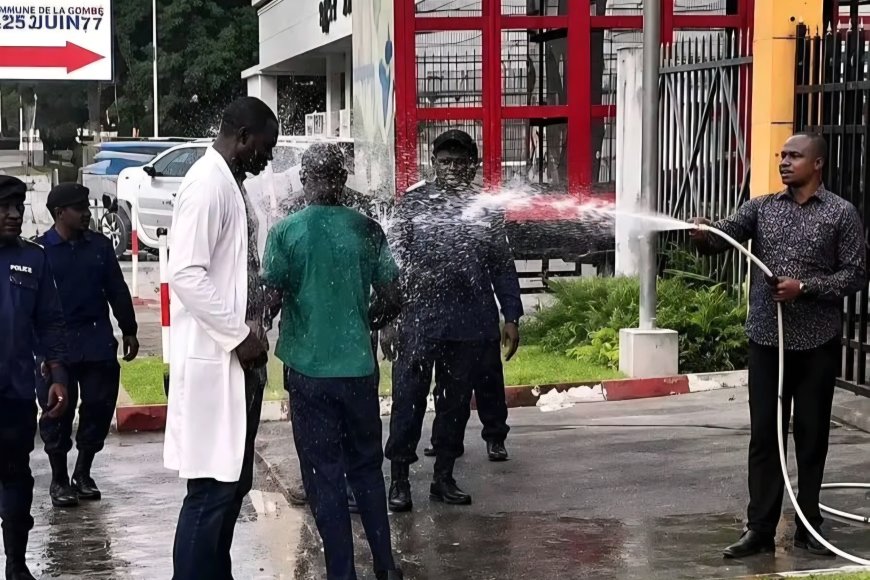 Kinshasa : un officier de la PNC interpellé pour avoir aspergé des médecins en pleine manifestation 