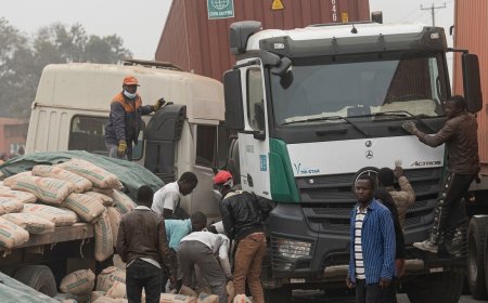 Kongo Central : des sacs de ciment emportés après collision entre deux camions près de Kisantu