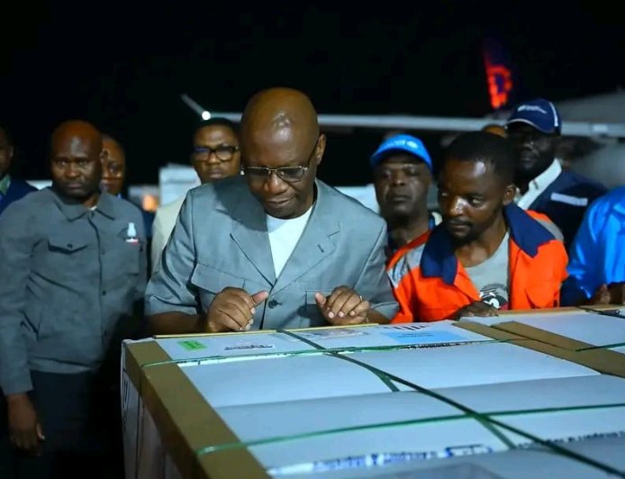 Kinshasa réceptionne les premières doses de vaccin contre Ebola