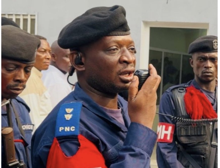 Kinshasa : le commissaire Israël Sanga, l’inflexible régulateur de la circulation, jugé pour « dissipation de munitions et violation des consignes »