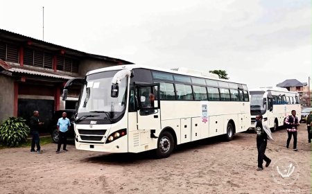 Collège Bonsomi : deux bus réceptionnés après la visite de Tshisekedi