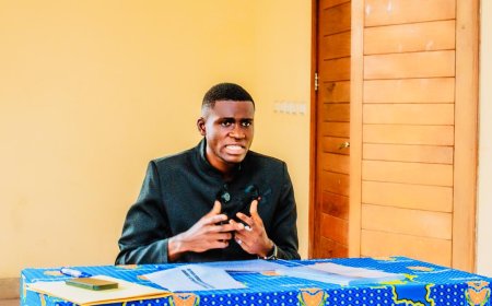 Défense de mémoire à l’UCC : Serge Zanga plaide pour une appropriation participative de l’assainissement à Kinshasa