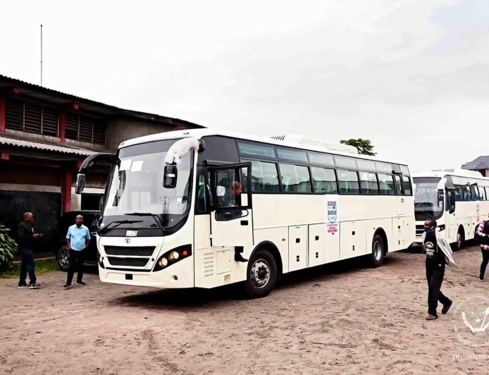 Collège Bonsomi : deux bus réceptionnés après la visite de Tshisekedi