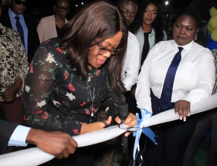 Entrepreneuriat des jeunes : Me Belinda Luntadila soutient l’initiative d’EDUCONNECT