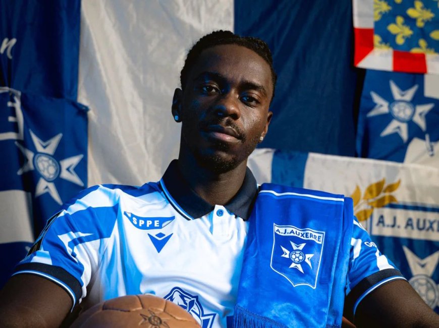 Axel TuanzebeAxel Tuanzebe s’engage officiellement avec l’AJ Auxerre