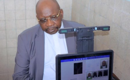 Le président de l’ECC après son enrôlement: « ma carte d’électeur est là, est-ce que c’est moi, je ne sais pas »