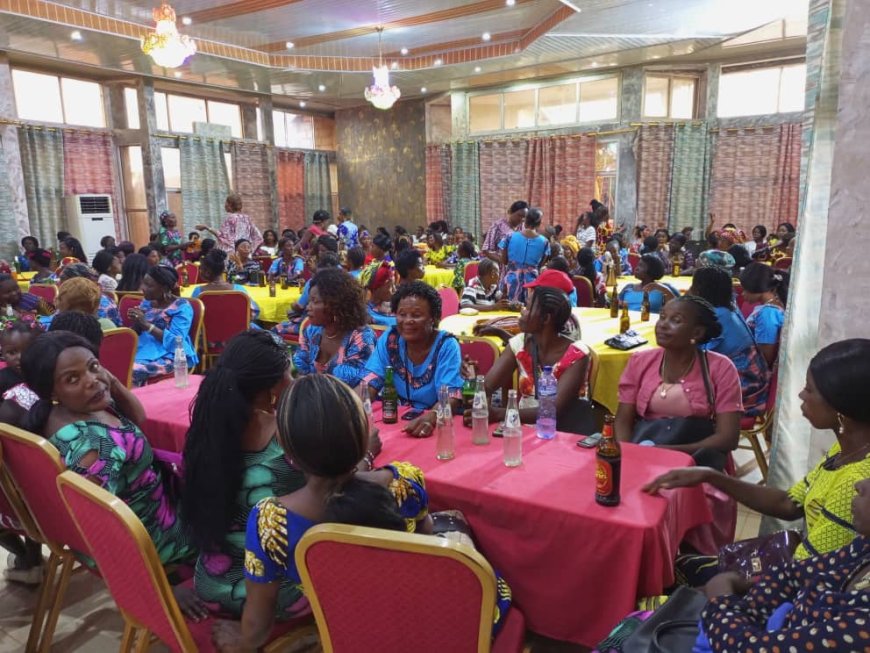 Kwilu/festivités de fin d'année : les épouses militaires et policières partagent le repas du corps à Bandundu