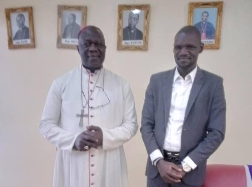 Ituri : Samy Adubango soulage les Chrétiens de la paroisse Saint Bakita d’Akonjkani avec 950 tôles