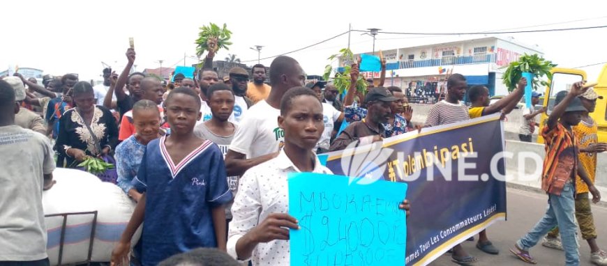 Kinshasa : La Police réprime brutalement la marche pacifique du Mouvement National des Consommateurs Lésés