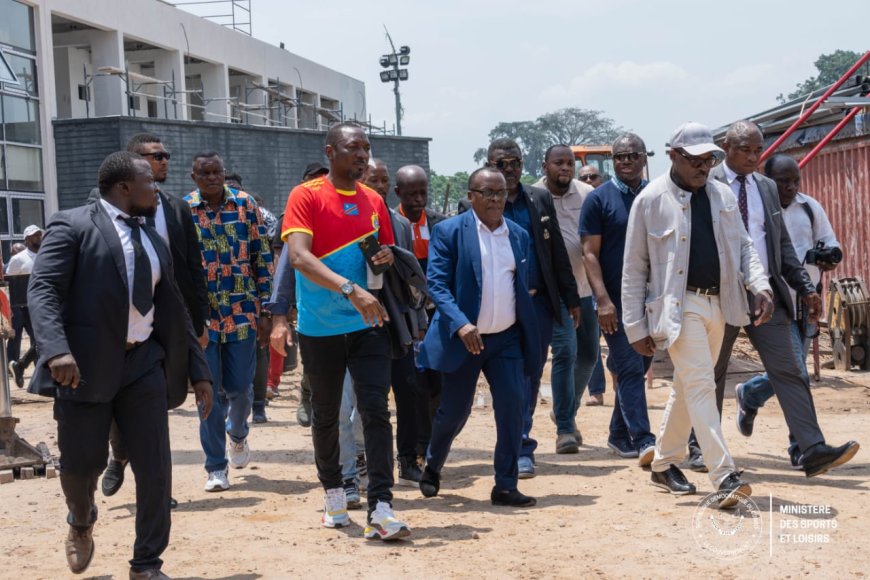Ministère des sports : Claude-François Kabulo et Nicolas Kazadi visitent les travaux effectués au Stade des martyrs