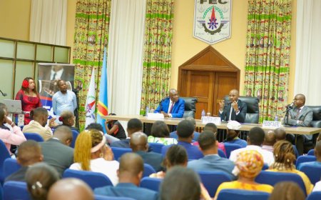 RDC: Patrick Muyaya sensibilise les jeunes à la culture entrepreneuriale pour le développement du pays