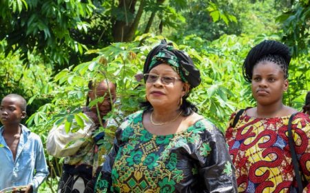 Kinshasa : La ministre du genre  Mireille Masangu attentive aux désidératas des femmes maraîchères