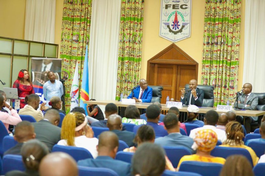 RDC: Patrick Muyaya sensibilise les jeunes à la culture entrepreneuriale pour le développement du pays