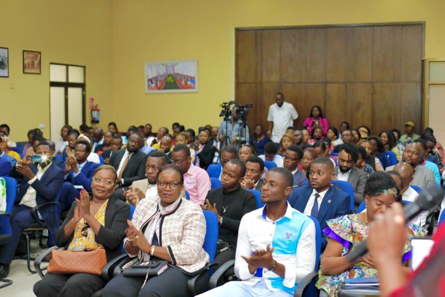 RDC: Patrick Muyaya sensibilise les jeunes à la culture entrepreneuriale pour le développement du pays