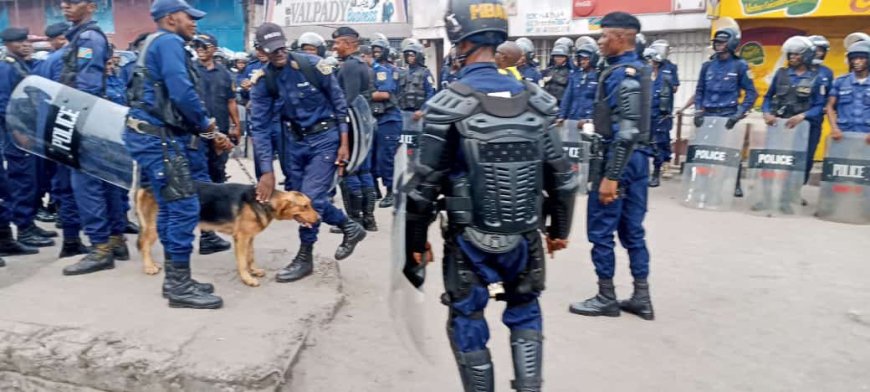 Kinshasa : Policiers et chiens policiers déployés à Super Lemba pour sécuriser la marche de l’opposition 