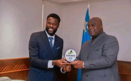 Football : Les remerciements de C. Mbemba à F. Tshisekedi après la présentation de son trophée Marc Vivien Foé