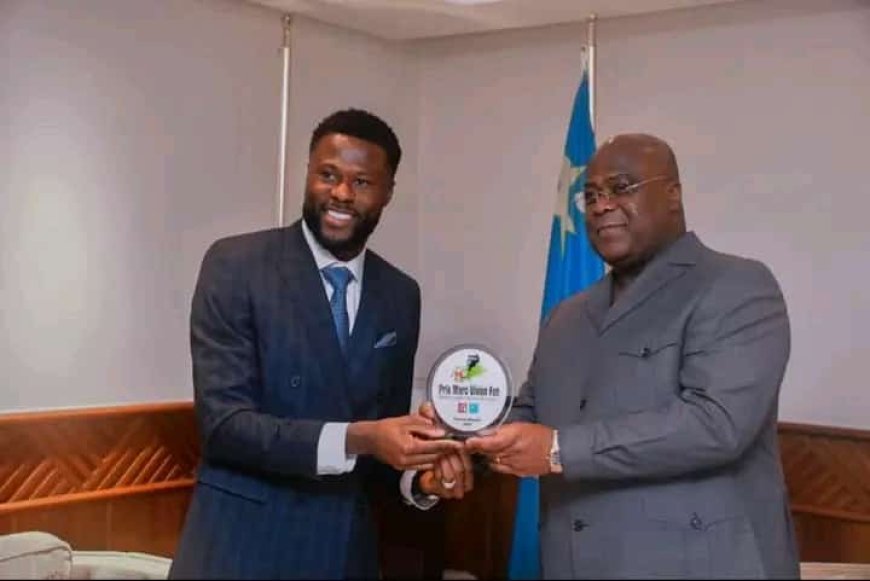 Football : Les remerciements de C. Mbemba à F. Tshisekedi après la présentation de son trophée Marc Vivien Foé