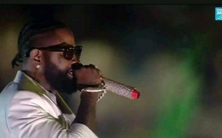 Kinshasa : Ferré Gola enflamme l’esplanade du Palais du Peuple