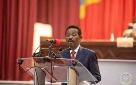 Rentrée parlementaire à l’Assemblée nationale : Mboso rend hommage à Cherubin Okende et aux victimes du carnage de Goma